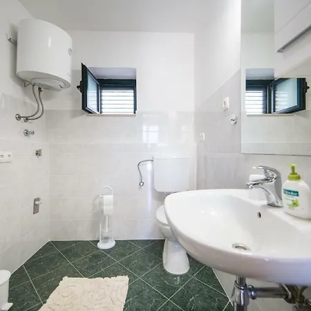 Ana Apartament Blace