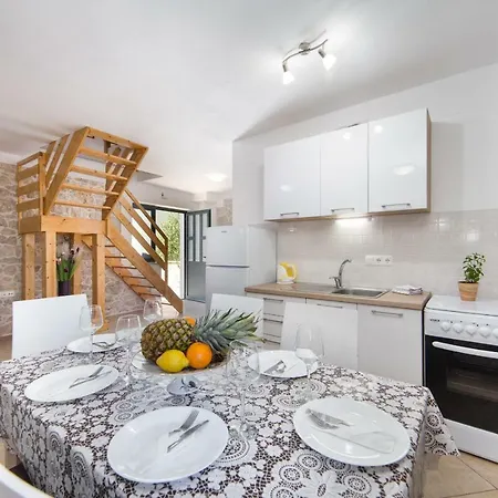 Ana Διαμέρισμα *