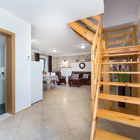 Ana Apartament Blace